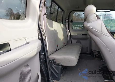 2001 Ford F-150 Lariat/Xl/Xlt z USA, uszkodzony, nr VIN 1FTRX18L11NB01348